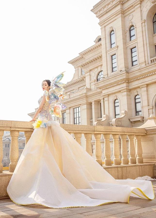 Địch Lệ Nhiệt Ba bị bóc mẽ tính cách: 'Ham ăn, lầy lội và sở thích kỳ quái khi ngủ - Hình 6