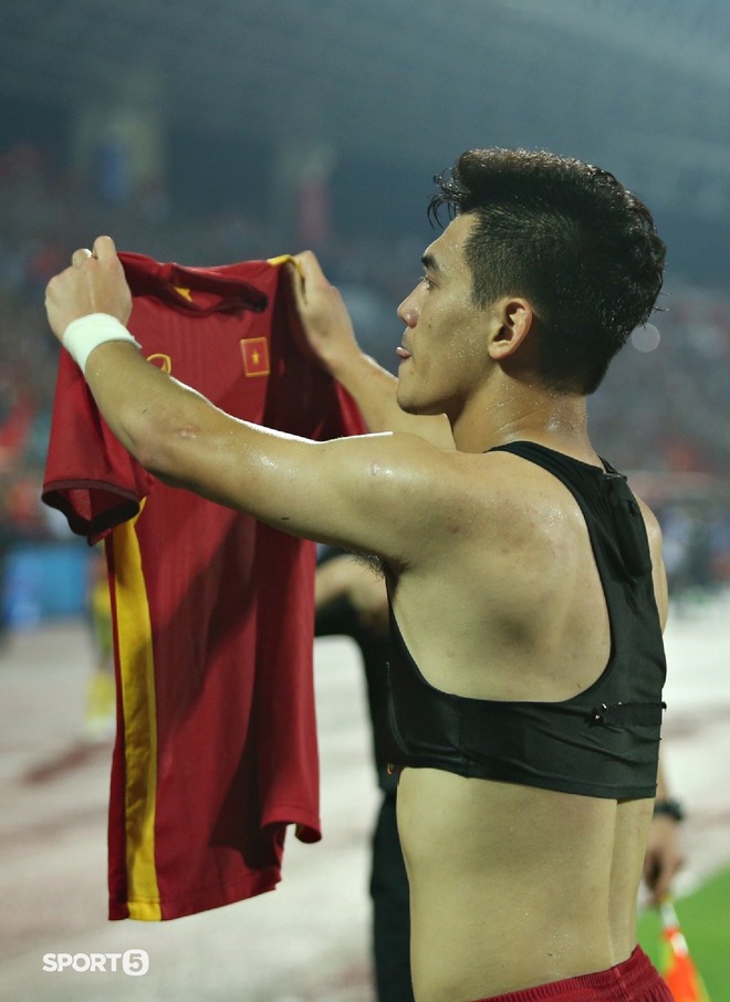 HLV Park Hang Seo không hài lòng với Tiến Linh: 'Nên tiết chế!' - Hình 7