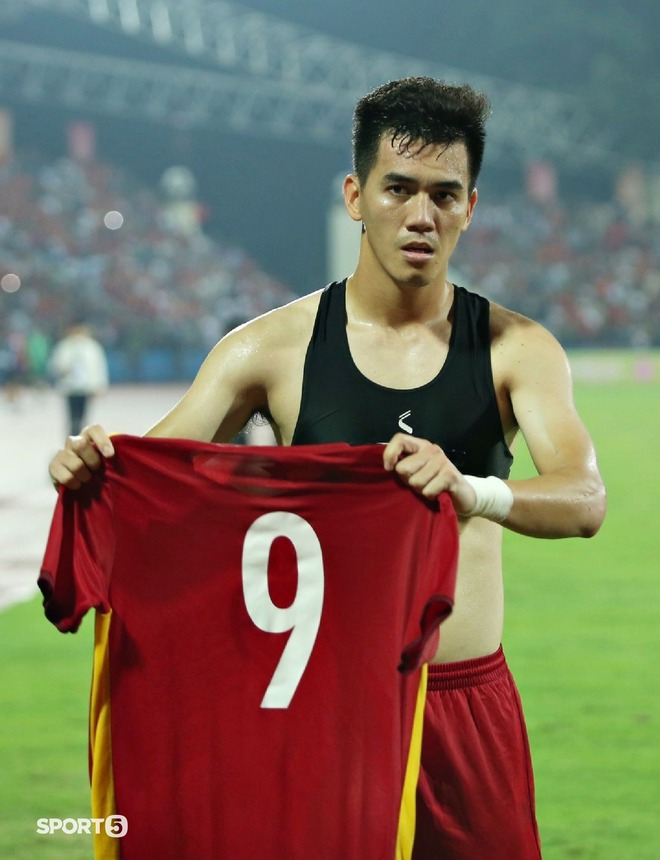 HLV Park Hang Seo không hài lòng với Tiến Linh: 'Nên tiết chế!' - Hình 6