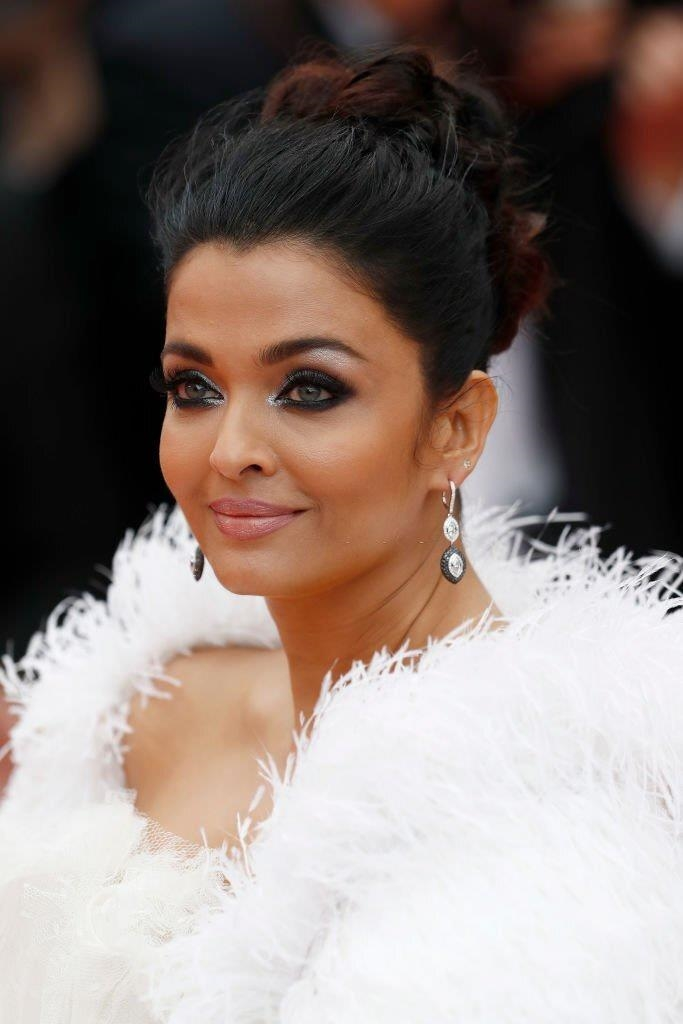 Aishwarya Rai: 28 năm giữ ngôi Hoa hậu đẹp nhất mọi thời đại, U50 vẫn khiến gái trẻ phải chạy dài - Hình 2