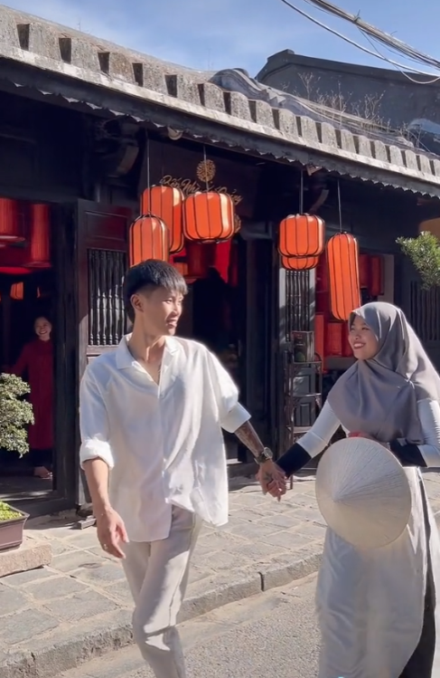 Vidhia diện áo dài, đội nón lá chuẩn dâu Việt, Đạt Villa bị hối cưới nhanh kẻo lỡ - Hình 3