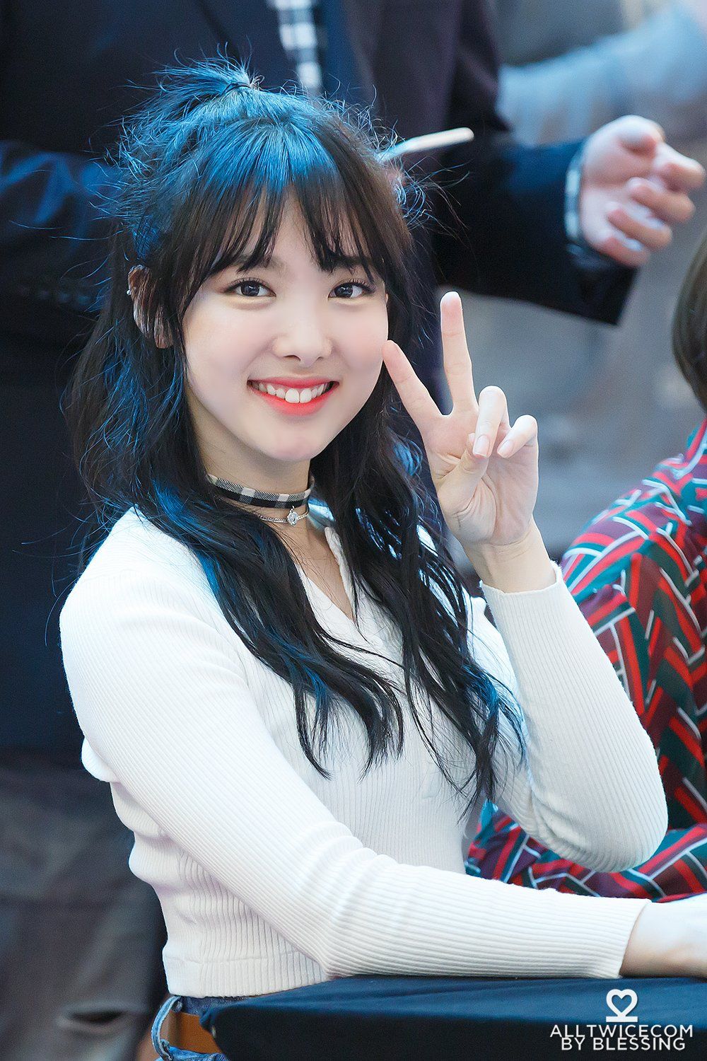 Nayeon (TWICE) - Nữ thần tượng xinh đẹp đa tài và liên hoàn phốt thái độ - Hình 4