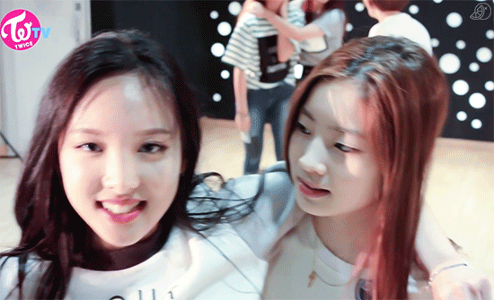Nayeon (TWICE) - Nữ thần tượng xinh đẹp đa tài và liên hoàn phốt thái độ - Hình 10