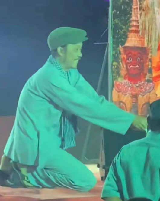 Hoài Linh xuất hiện tại một đám cưới nông thôn, phản ứng người xung quanh gây bất ngờ - Hình 6