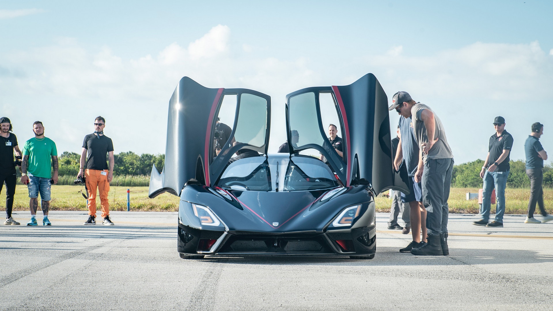 Siêu xe SSC Tuatara đạt tốc độ 483 km/h trên quãng đường 3,7 km - Ôtô -  Việt Giải Trí