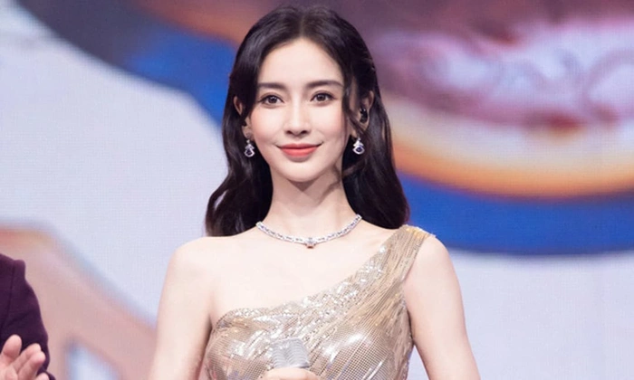 Angelababy lủi thủi đưa quý tử đi chơi giữa bão hẹn hò của Huỳnh Hiểu Minh - Hình 7
