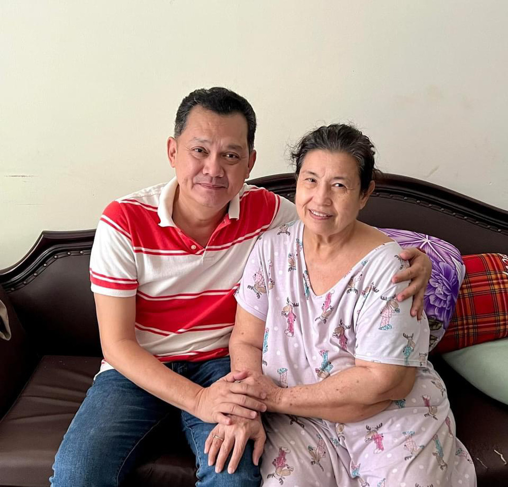 Mai Thanh Dung: Thầy của những ngôi sao, chồng nằm liệt giường, U70 bệnh tật, bươn chải kiếm sống - Hình 4