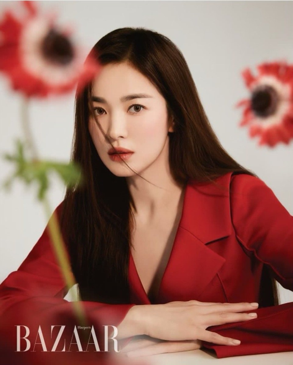 Song Hye Kyo hậu ly hôn: Nhan sắc, sự nghiệp lên xuống thất thường, bị đồn yêu toàn trai trẻ - Hình 5