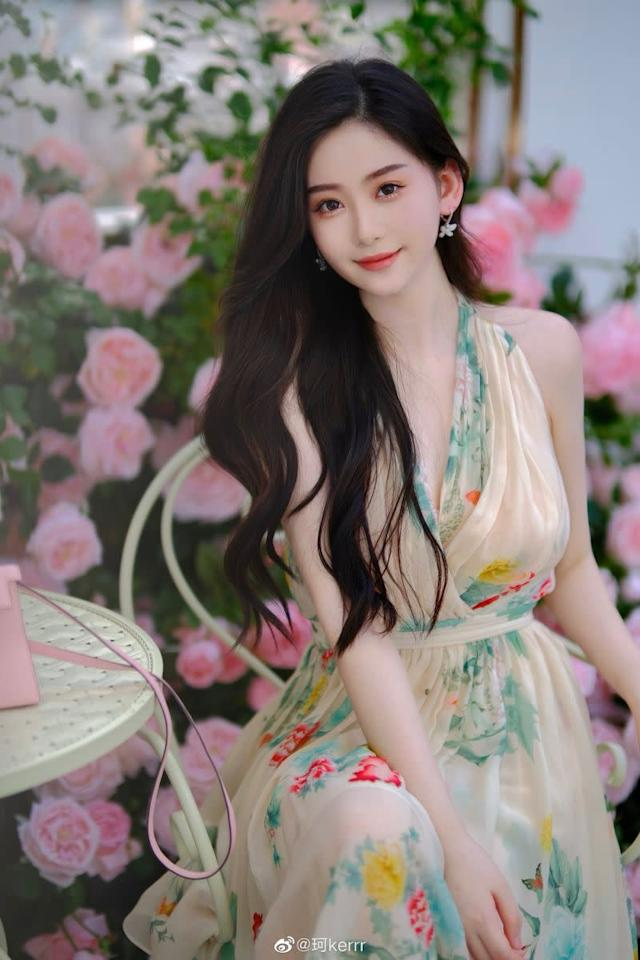 Cuộc sống xa hoa, 'chanh sả của tình mới Huỳnh Hiểu Minh: Ở biệt thự 1400 tỉ, đi siêu xe 51 tỉ - Hình 4