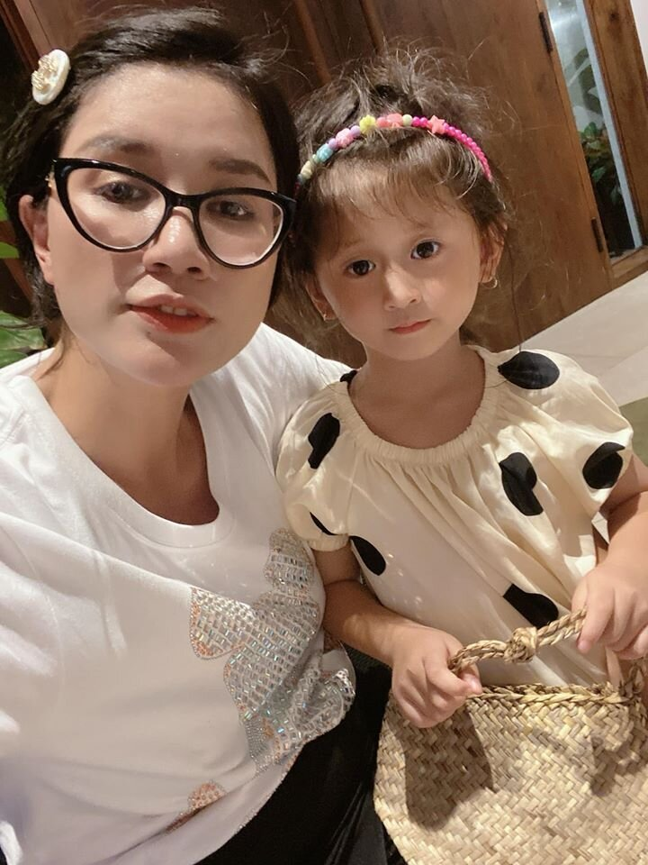 HOT: Thủy Bi đang khẩu chiến với trường quốc tế, Trang Trần tuyên bố: Tôi không dạy hư con - Hình 1