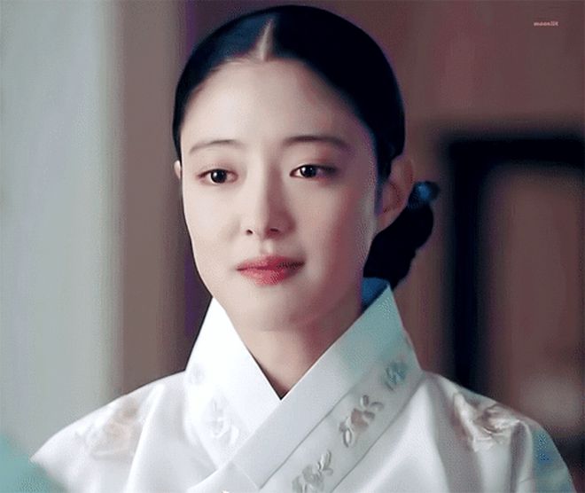 Sao nhí Nàng Dae Jang Geum: Vào showbiz vì bố mẹ sợ bị bắt cóc, ngụp lặn mãi đến lúc đổi đời vì màn lột xác sắc vóc quyến rũ - Hình 13