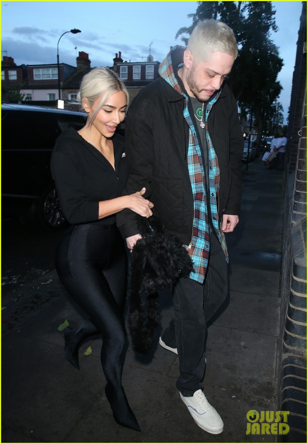 Kim Kardashian shocked everyone when she reappeared with a skinny look with her boyfriend - Photo 4