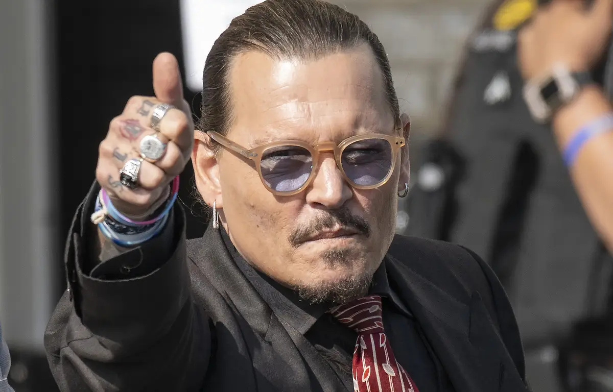 Nếu Amber Heard thắng kiện và đòi bồi thường danh dự 100 triệu USD, Johnny Depp sẽ ra sao? - Hình 1
