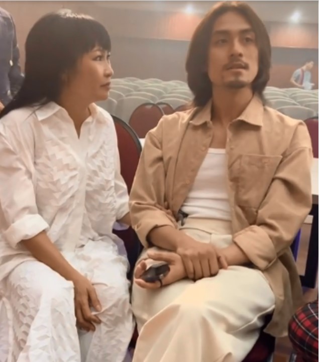 Tình trẻ Phương Thanh bị soi lạnh nhạt, thái độ thờ ơ với nữ ca sĩ: Không giống đang yêu! - Hình 1