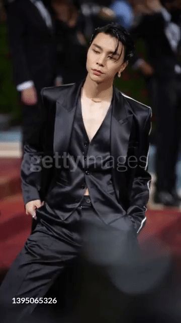 Lần đầu chào sân Met Gala, nam idol đình đám nhà SM bị phân biệt chủng tộc ngay giữa thảm đỏ chỉ vì 1 lý do - Hình 2