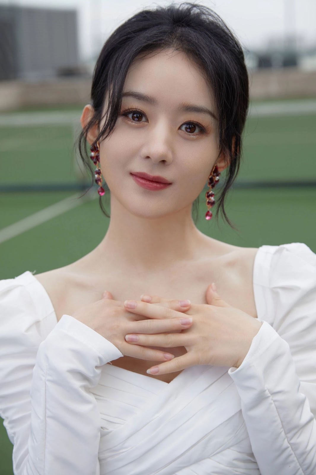 Triệu Lệ Dĩnh leo top Weibo vì loạt ảnh chưa chỉnh sửa, nhan sắc thật ra sao? - Hình 6