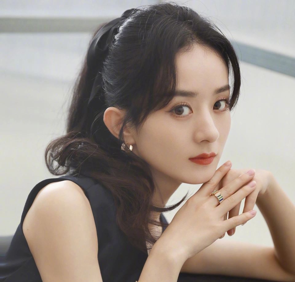 Triệu Lệ Dĩnh leo top Weibo vì loạt ảnh chưa chỉnh sửa, nhan sắc thật ra sao? - Hình 7
