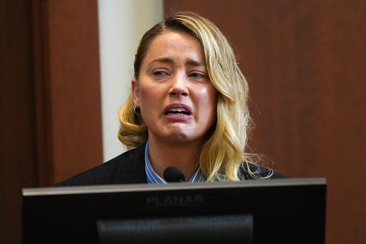 Amber Heard khóc lóc, kể tội Johnny Depp, ai dè bị chuyên gia ngôn ngữ cơ thể bóc trần nói dối? - Hình 1