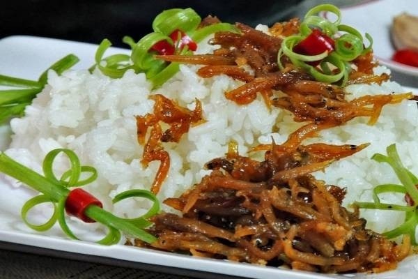 Cách hấp cơm nguội ngon như cơm nóng - Hình 3
