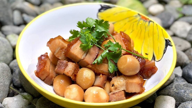 Cách làm thịt ba chỉ kho xì dầu hấp dẫn lạ miệng, cực hao cơm - Hình 4