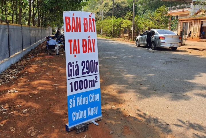Chỉ sau một cú điện thoại của cò, giá đất bị thổi thêm 4 triệu đồng/m2 - Hình 1