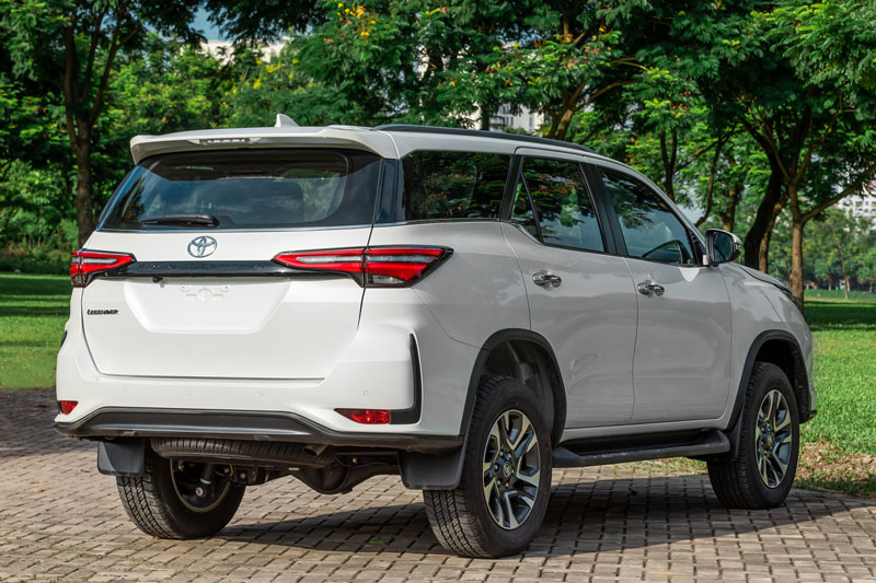 Chi tiết Toyota Fortuner 2022 vừa ra mắt tại Việt Nam, giá từ 1,015 tỷ đồng - Hình 3