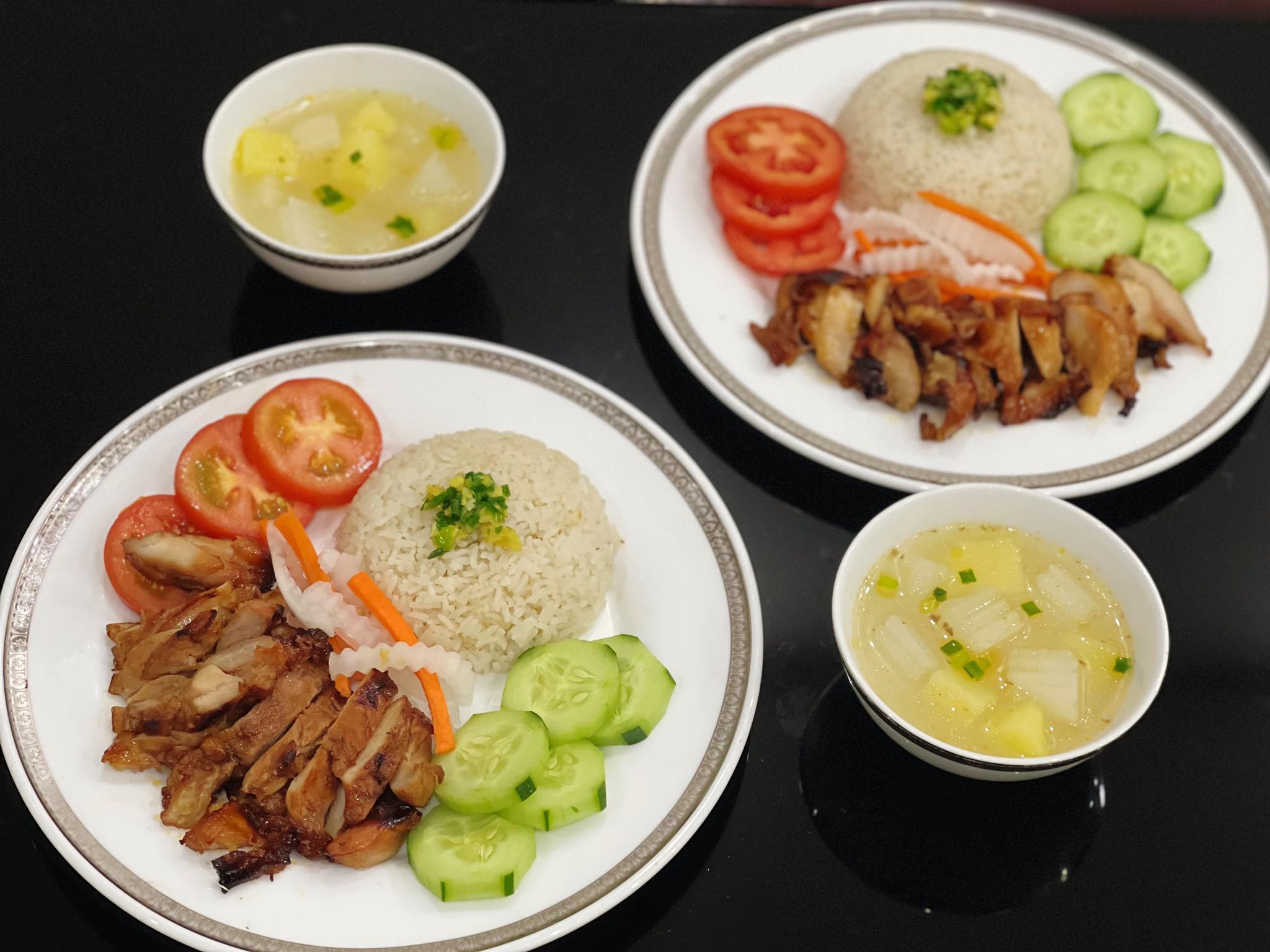 Cơm gà xá xíu - Hình 1