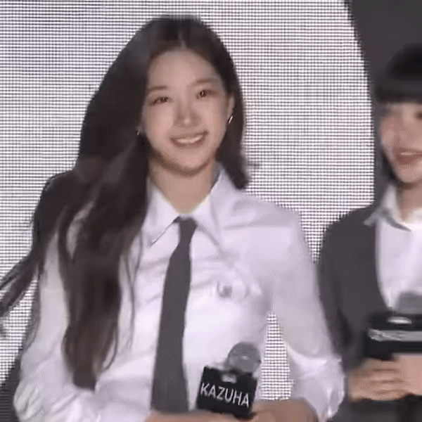 Em gái BTS catwalk đạt triệu view, netizen liền đòi HYBE đổi center - Hình 3