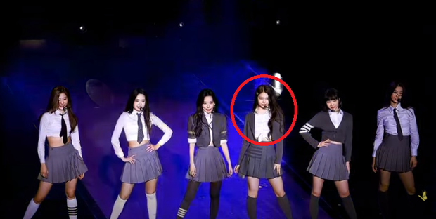 Em gái BTS catwalk đạt triệu view, netizen liền đòi HYBE đổi center - Hình 1