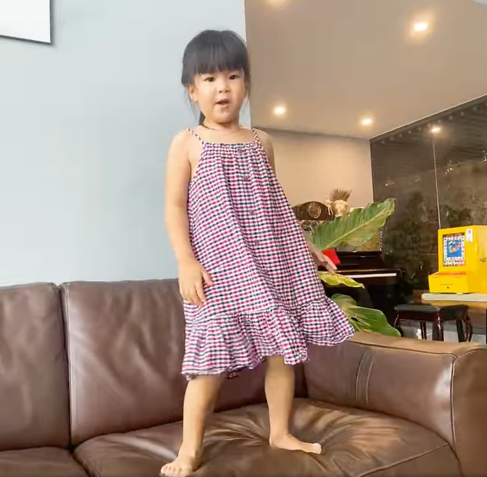 Khoảnh khắc đẻ con gái cho thuỳ mị nết na của nhóc tì nhà Lê Phương - Hình 5