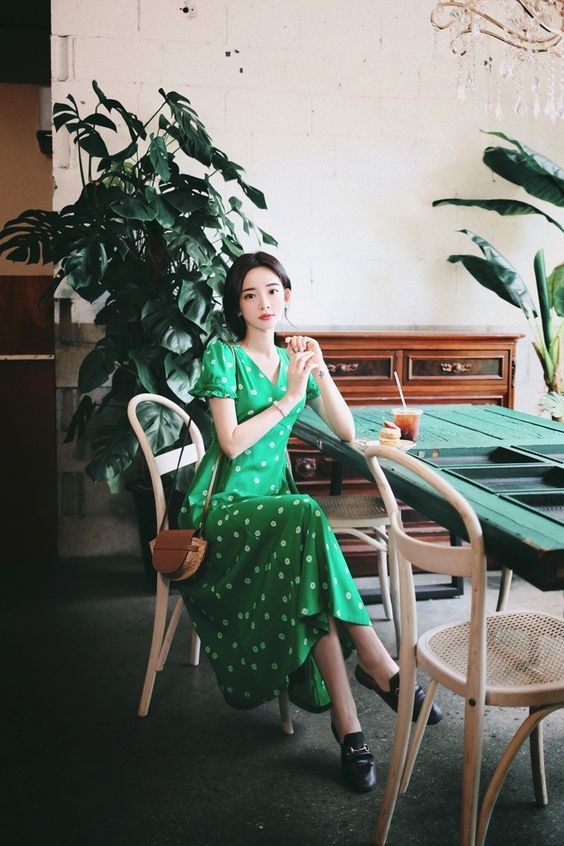 Kiểu váy hoa hot hit nhất mùa hè năm 2022, nhất định nàng phải sở hữu trong tủ đồ để thêm phần quyến rũ - Hình 10