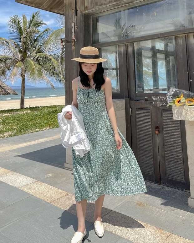 Kiểu váy hoa hot hit nhất mùa hè năm 2022, nhất định nàng phải sở hữu trong tủ đồ để thêm phần quyến rũ - Hình 4