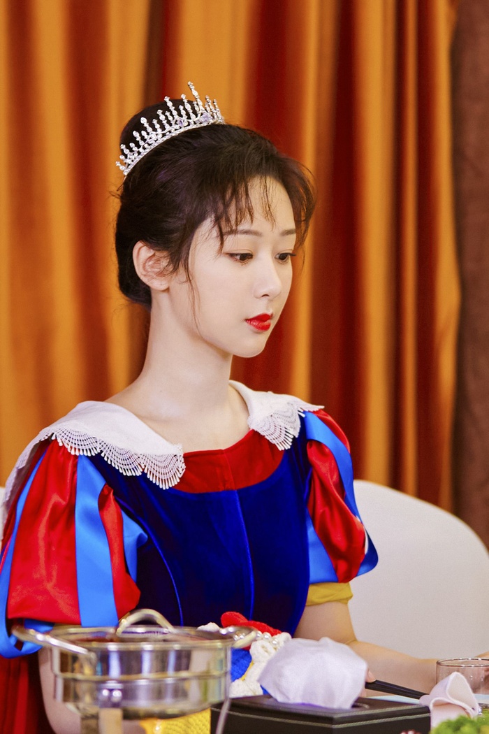 Tiêu Chiến gây sốt với câu trả lời khi được hỏi Dương Tử có thích hợp làm người yêu - Hình 8