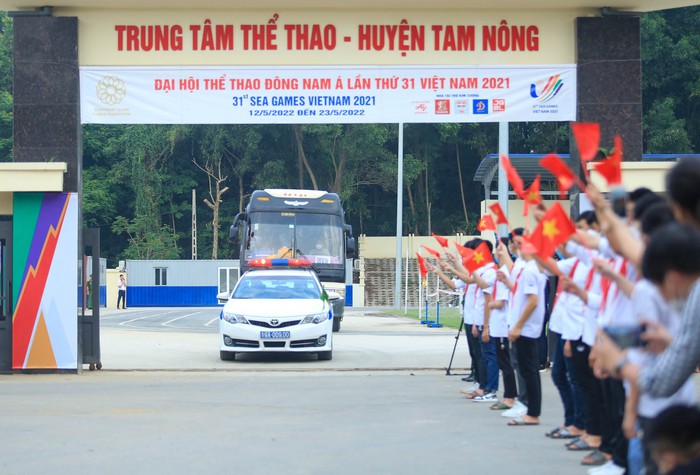 U23 Myanmar bất ngờ đổi giờ tập, được bảo vệ bởi lực lượng an ninh hùng hậu - Hình 7