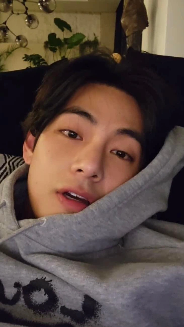 V (BTS) khiến cả fandom và chính mình rơi vào hỗn loạn có 1-0-2 chỉ trong 1 đêm - Hình 5
