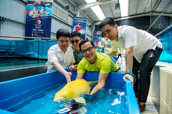 'Vua cá Koi' Thắng Ngô - Chồng mới cưới của ca sĩ Hà Thanh Xuân và những góc khuất ít ai biết - Hình 2