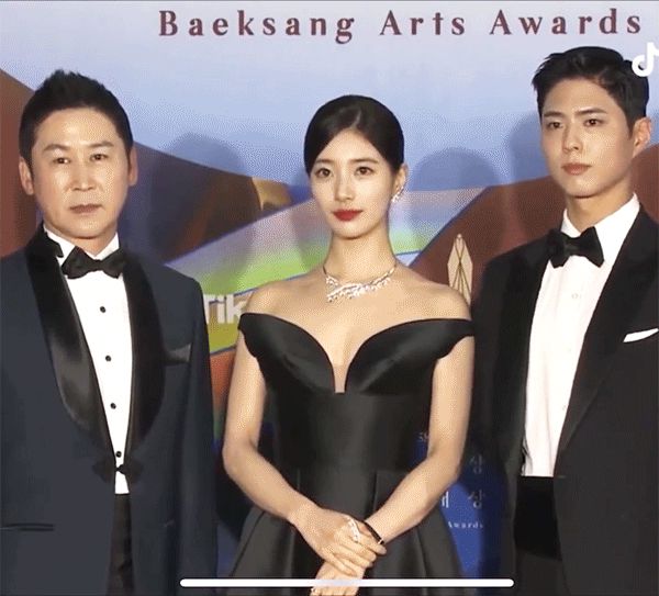 3 năm sóng đôi ở Baeksang, Park Bo Gum vẫn mặt như đâm lê khi đi bên nữ thần Suzy, nhưng năm nay có 1 điểm thay đổi - Hình 4