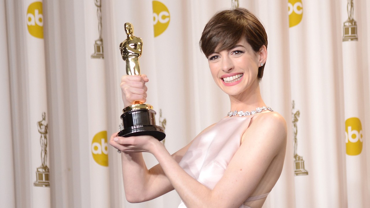 Anne Hathaway gây choáng với nhan sắc U40, vẻ đẹp siêu thực chuẩn công chúa Disney - Hình 5
