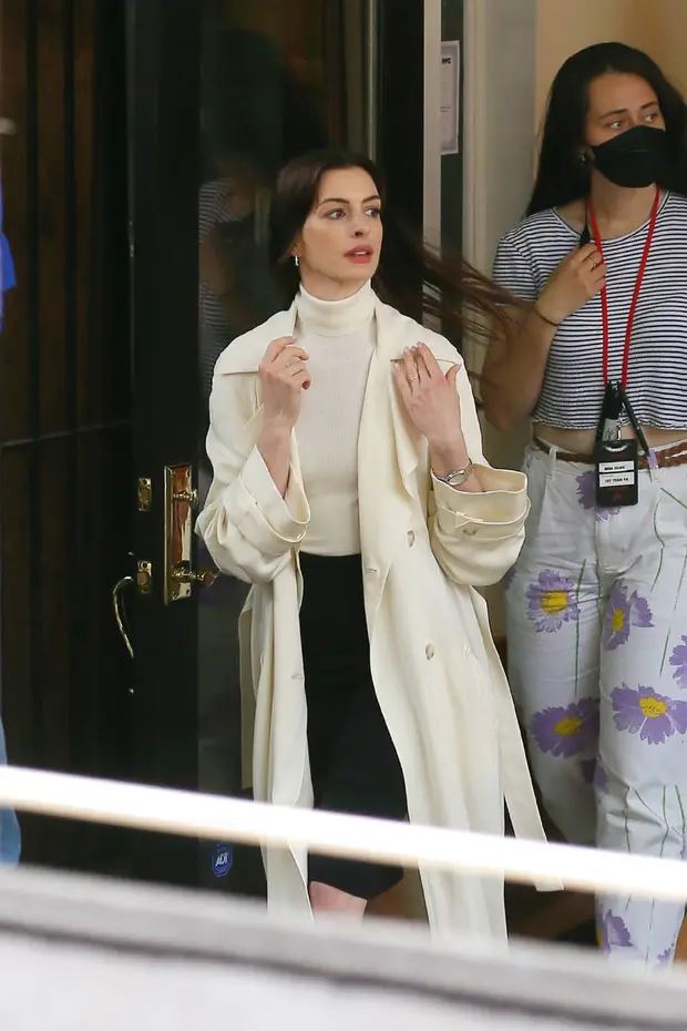 Anne Hathaway gây choáng với nhan sắc U40, vẻ đẹp siêu thực chuẩn công chúa Disney - Hình 1