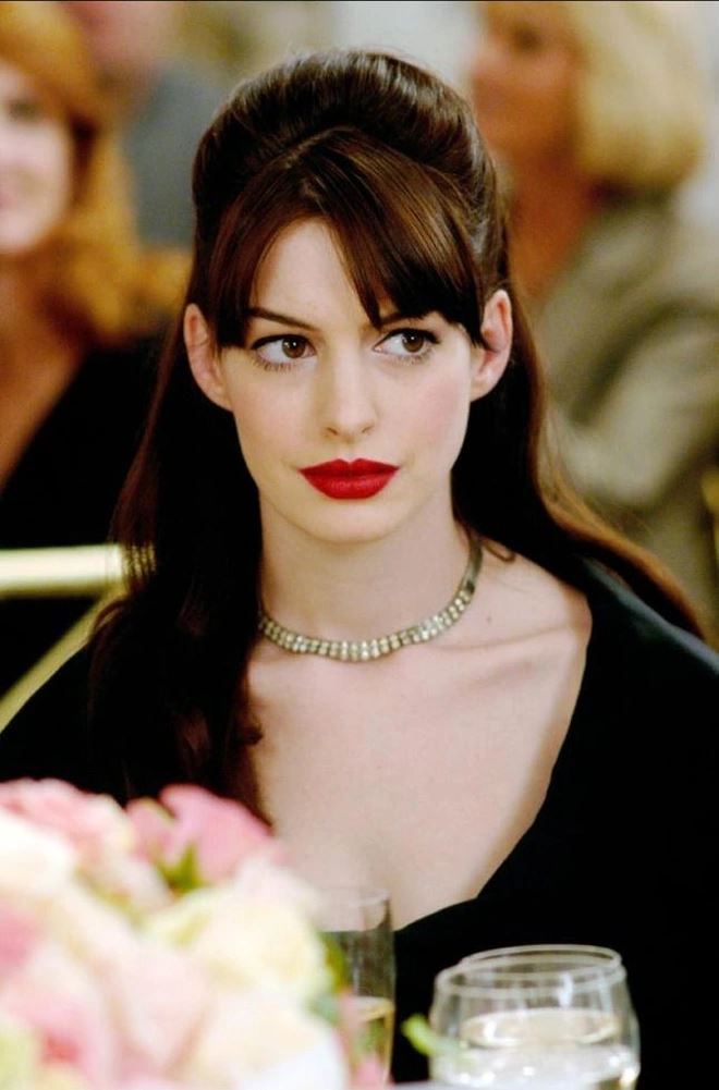 Anne Hathaway gây choáng với nhan sắc U40, vẻ đẹp siêu thực chuẩn công chúa Disney - Hình 8