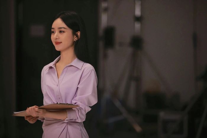 Triệu Lệ Dĩnh bị người lạ quấy rối khi đi mua sắm, thái độ sợ hãi thấy rõ - Hình 4