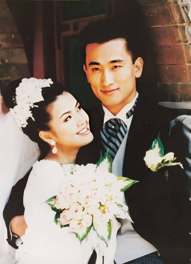 Cha In Pyo - Ông trùm màn ảnh Hàn lăn lê chụp ảnh sống ảo cho vợ khiến fan cười bò - Hình 4