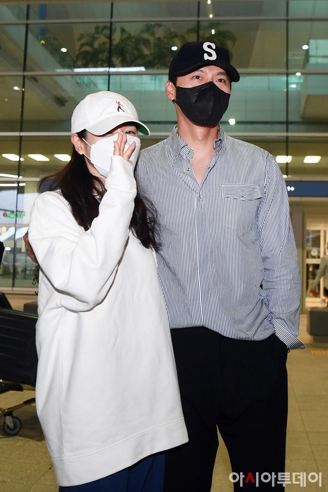 Hyun Bin bị bắt gặp đưa Son Ye Jin đến bệnh viện, liệu cả hai đã có tin vui? - Hình 1