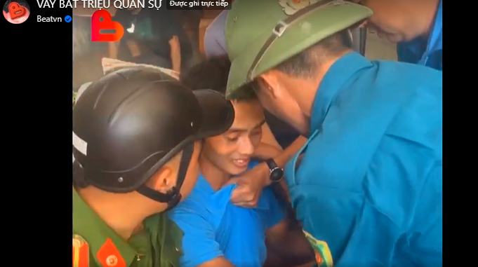 Triệu Quân Sự 2 lần cười tươi rói, vui vẻ khi sập lưới CA - thái độ bình tĩnh hay thách thức? - Hình 3