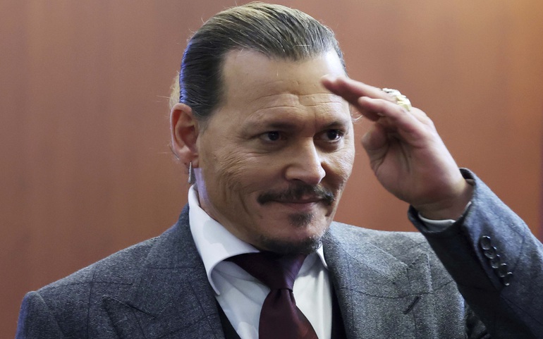 Vụ kiện Johnny Depp - Amber Heard: Fan xếp hàng trước tòa lúc 1h sáng để nhận kết quả - Hình 5