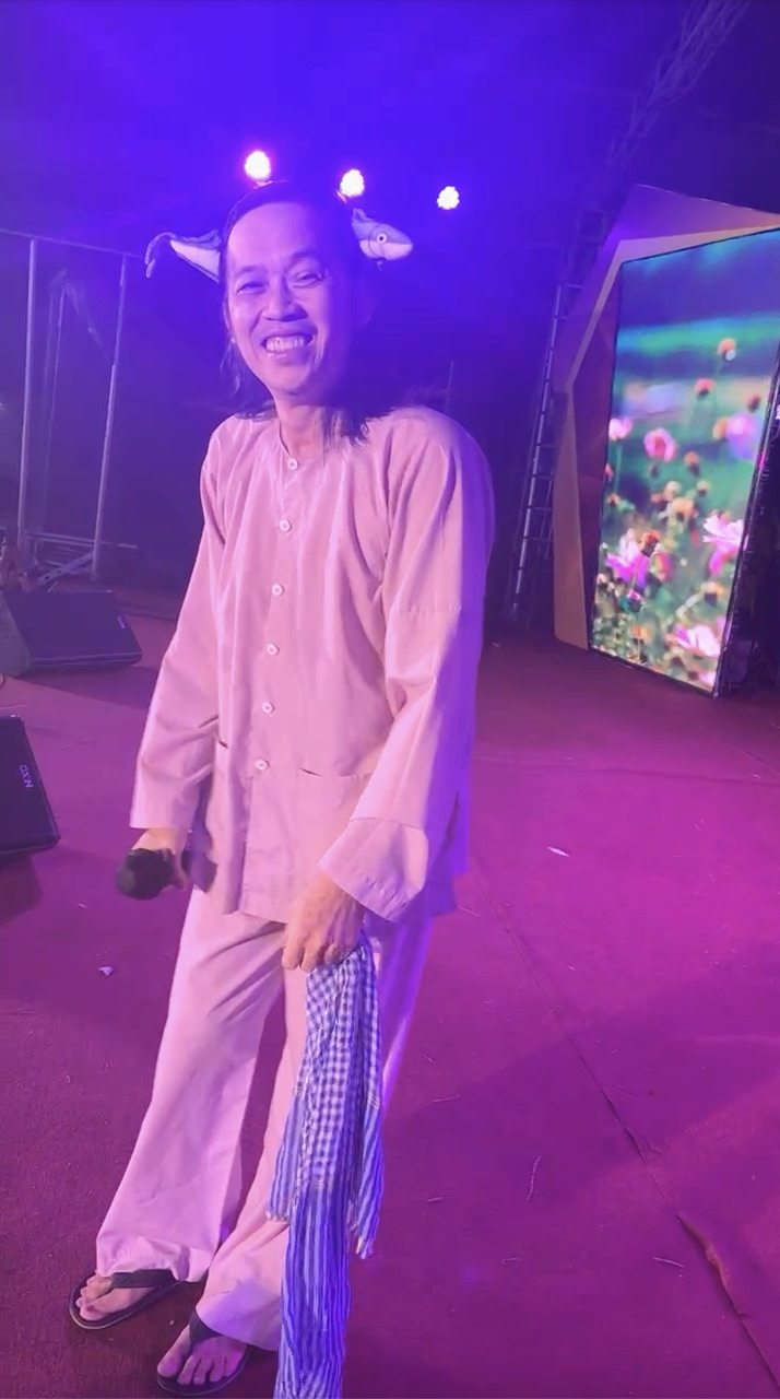 Hoài Linh tiếp tục đi diễn show hội chợ, nhưng khán giả lại đối xử bất ngờ sau ồn ào từ thiện - Hình 5