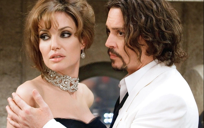 Angelina Jolie was afraid of filming a kiss scene with Johnny Depp because of bad breath, Amber Heard once confirmed this - Picture 3