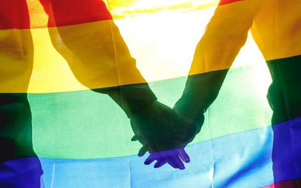 Bố mẹ chi tiền khủng ép con đi chữa đồng tính, thực trạng LGBTQ vẫn bị xem là những người mắc bệnh - Hình 1