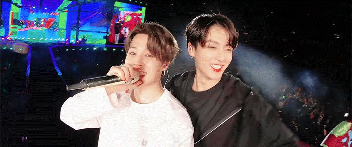 BTS đã trải qua 9 mùa sinh nhật và ai mới là người hạnh phúc nhất, nhận được nhiều quà nhất? - Hình 13