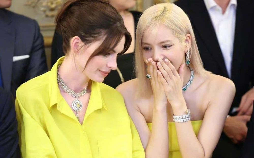 Anne Hathaway: Nhan sắc đánh bật Lisa (BLACKPINK), từng bị phản bội và cuộc hôn nhân viên mãn - Hình 2